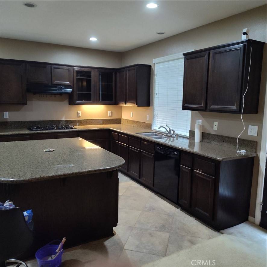 Corona, CA 92883,11318 Chinaberry ST