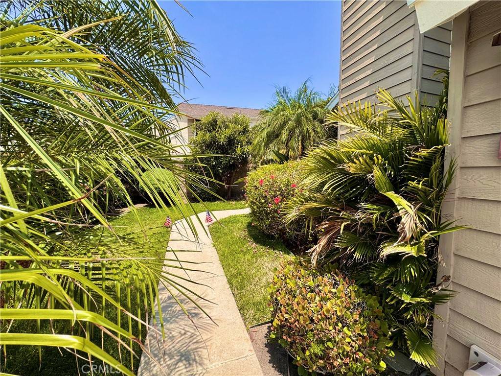 Irvine, CA 92606,32 Edgestone