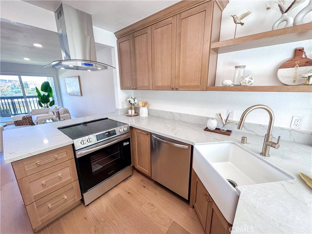 Laguna Hills, CA 92653,23341 Caminito Telmo