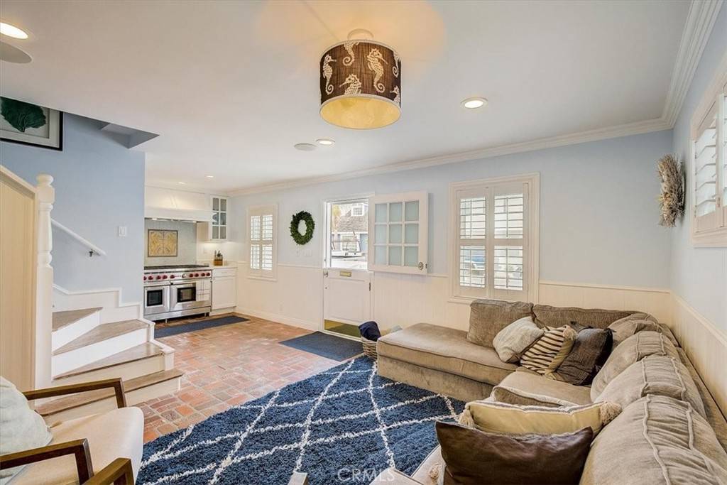 Newport Beach, CA 92661,2128 Miramar DR