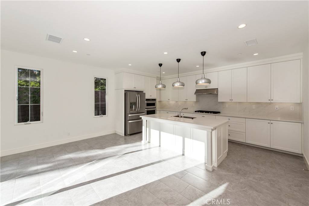 Irvine, CA 92602,121 Toretta