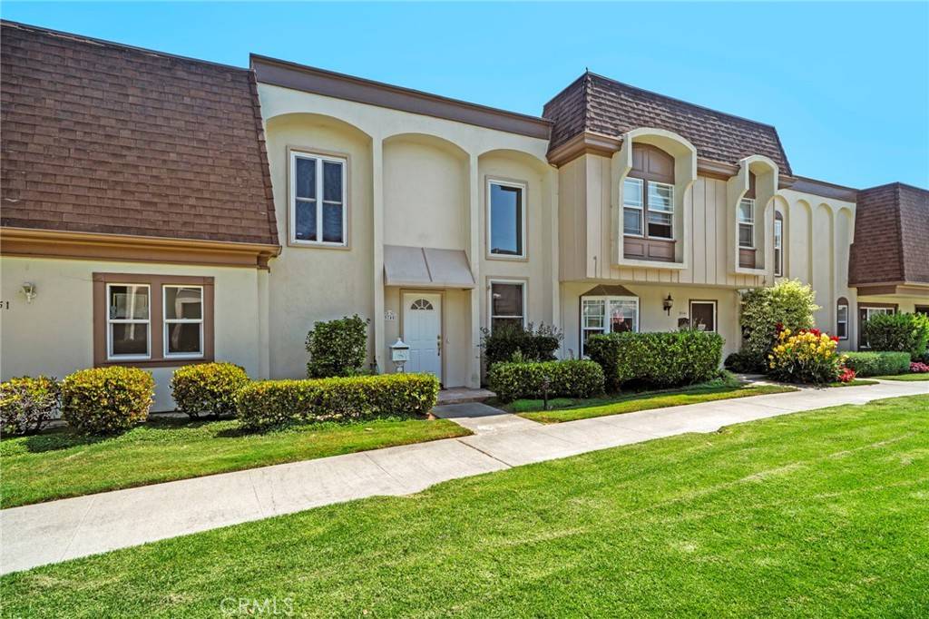 Huntington Beach, CA 92646,9745 Port Royal CIR