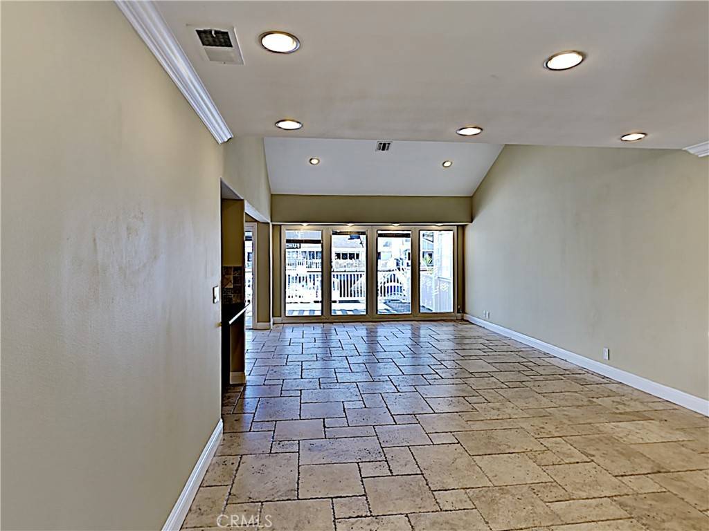 Oxnard, CA 93035,2030 Kingsbridge WAY