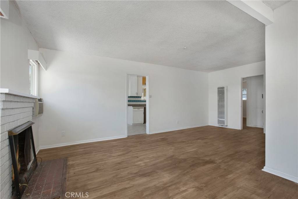 Santa Ana, CA 92703,2210 W 7th ST