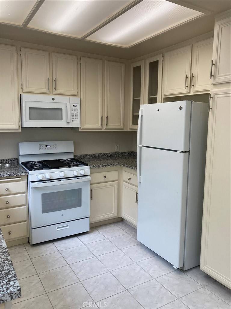Irvine, CA 92614,33 Almador