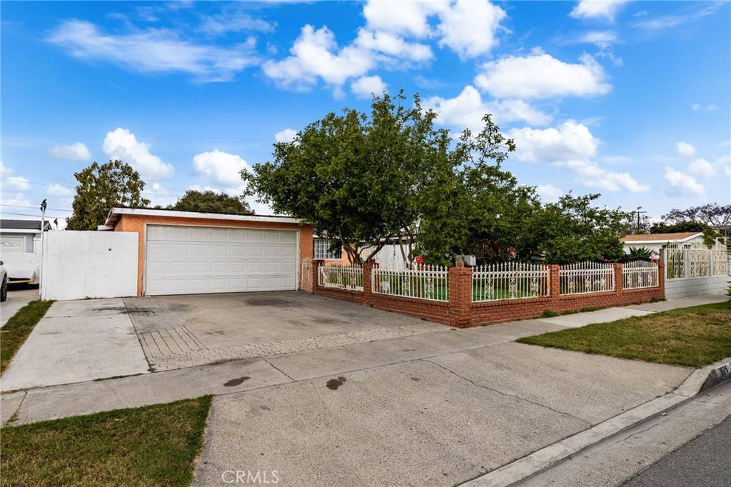 Santa Ana, CA 92703,526 Nottingham AVE