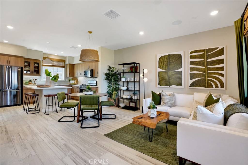 Santa Fe Springs, CA 90670,11739 Florence AVE
