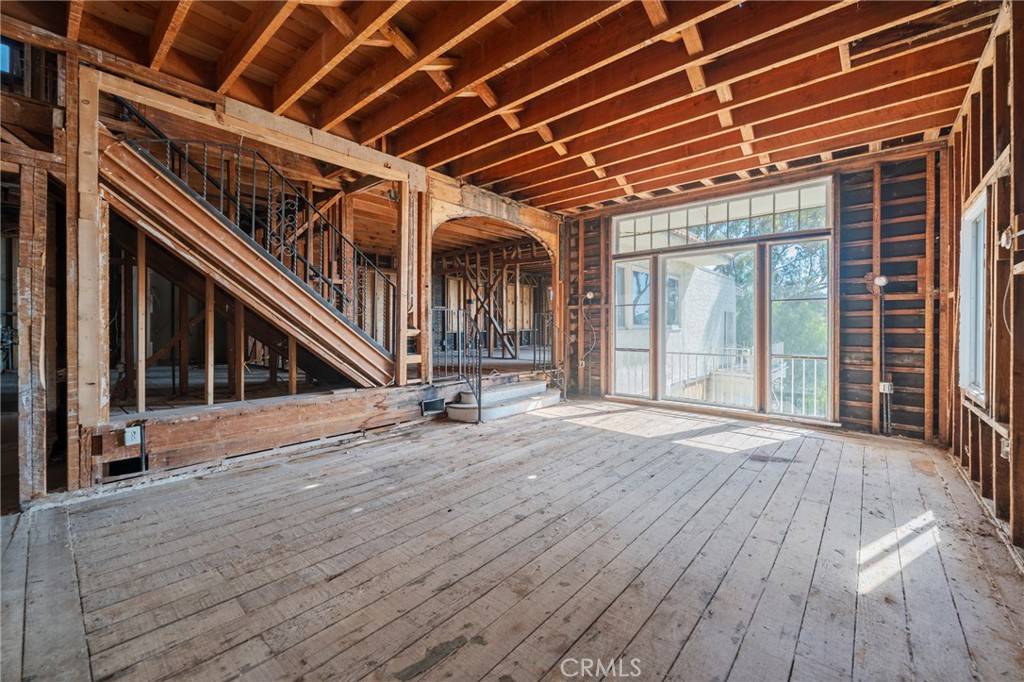 Los Angeles, CA 90068,6245 Scenic AVE