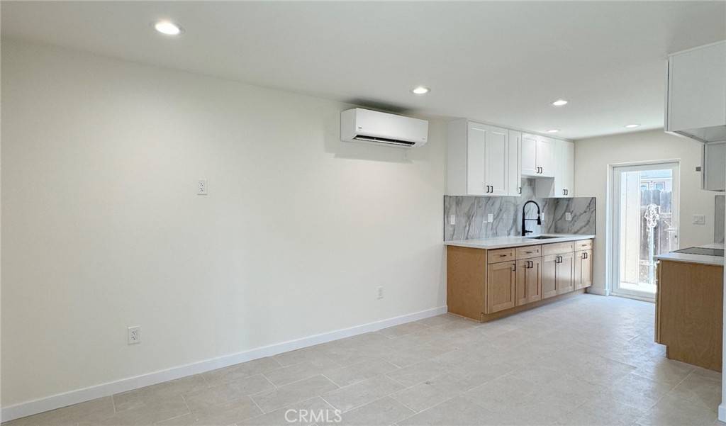 Upland, CA 91786,284 N Palm AVE #D