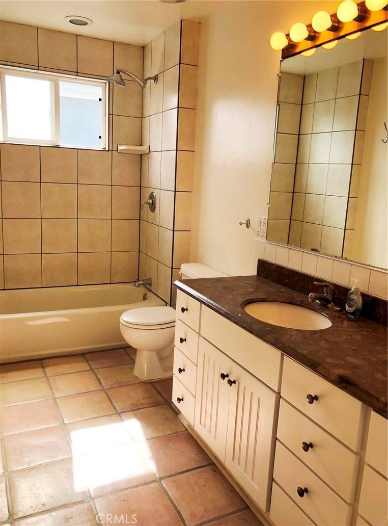 Corona Del Mar, CA 92625,517 .5 Marguerite Ave