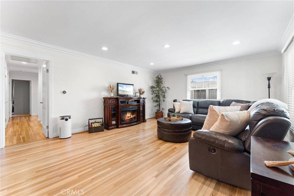 Tustin, CA 92780,175 Orangewood LN