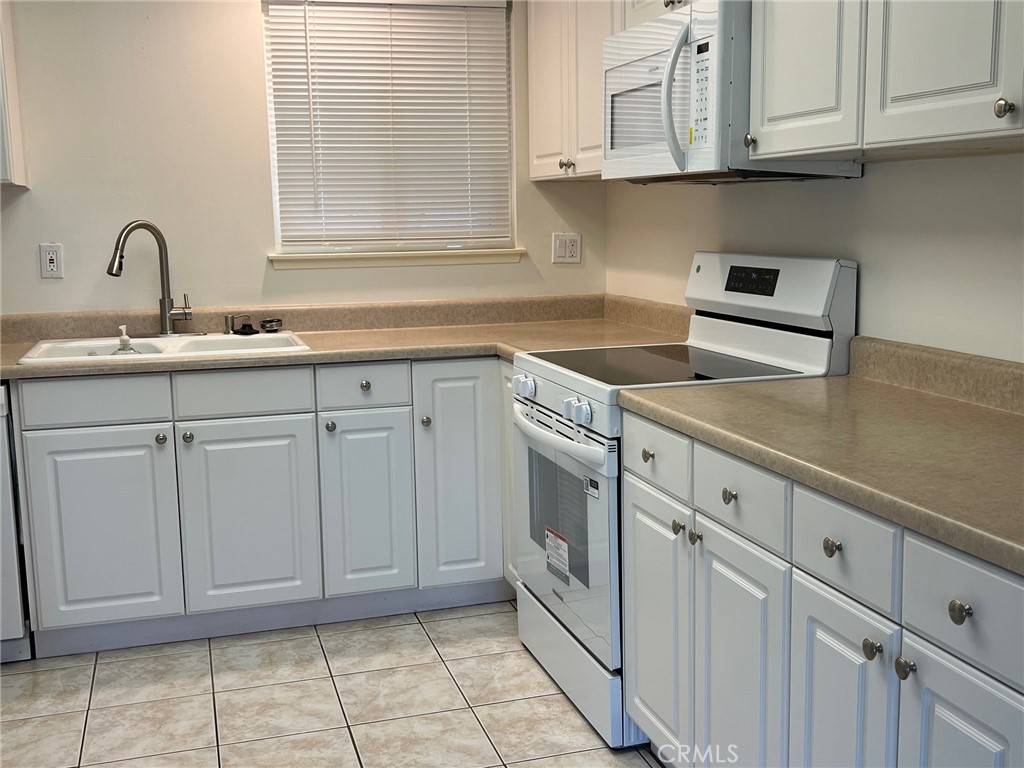 Laguna Woods, CA 92637,2268 Via Puerta #O