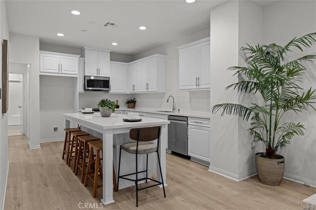 Anaheim, CA 92802,1665 W Bamboo Palm Dr