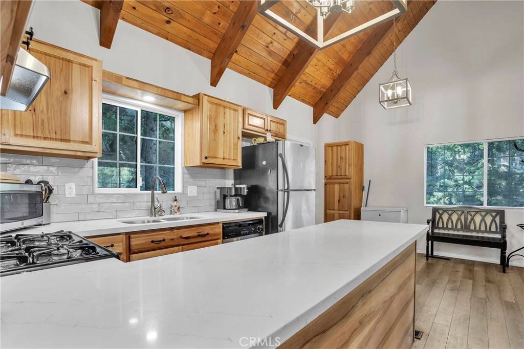 Lake Arrowhead, CA 92352,272 Fairway DR