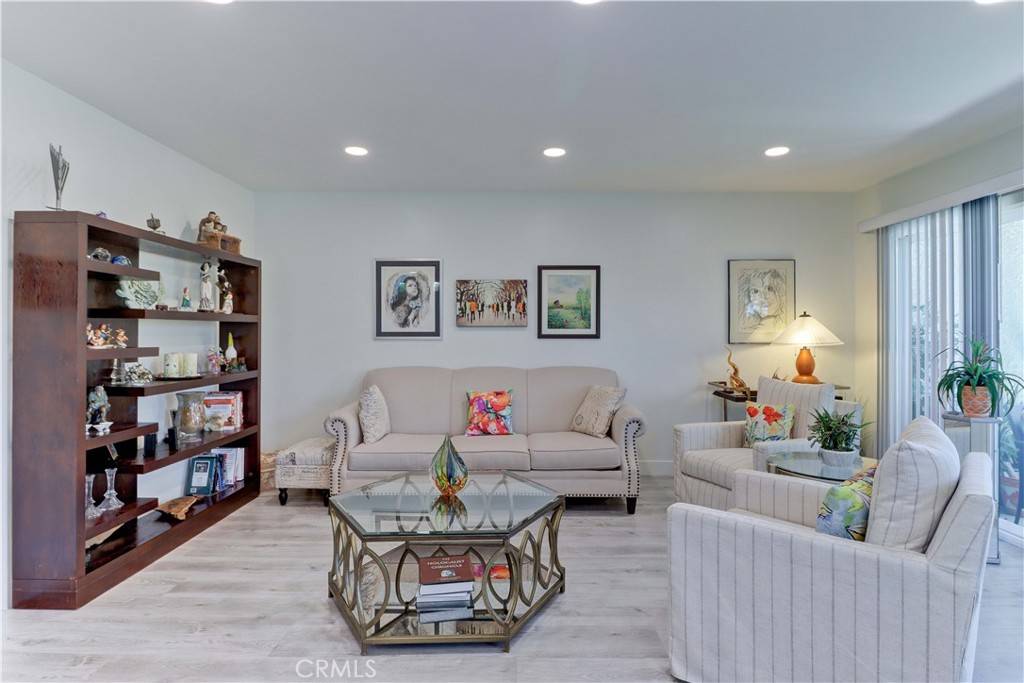 Laguna Woods, CA 92637,3365 Punta Alta #2F