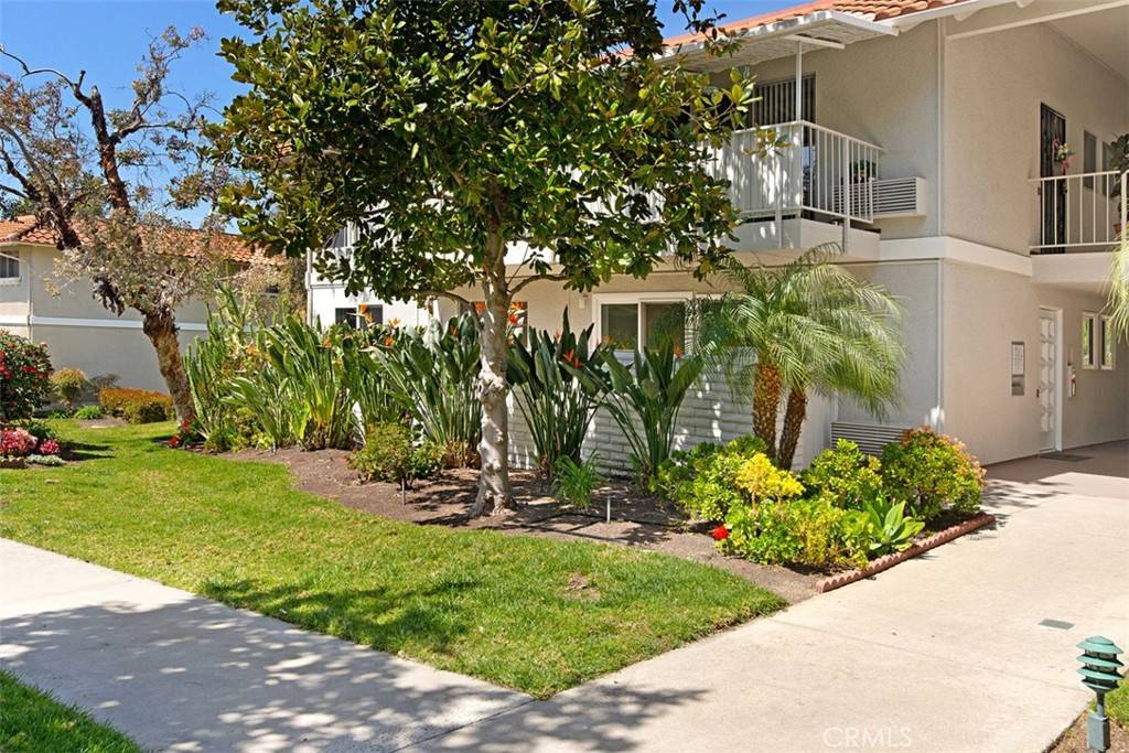 Laguna Woods, CA 92637,680 Via Alhambra #D