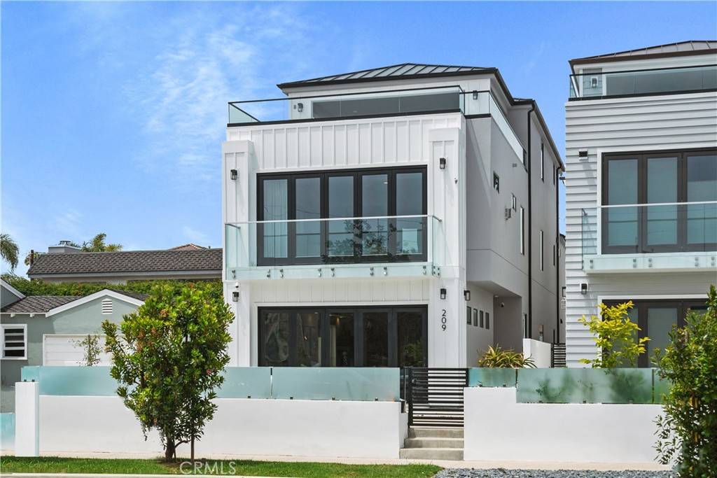 Huntington Beach, CA 92648,209 Huntington ST