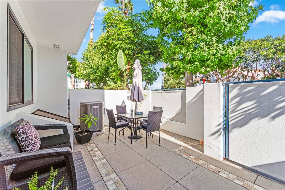 Huntington Beach, CA 92648,7371 Seabluff DR #108