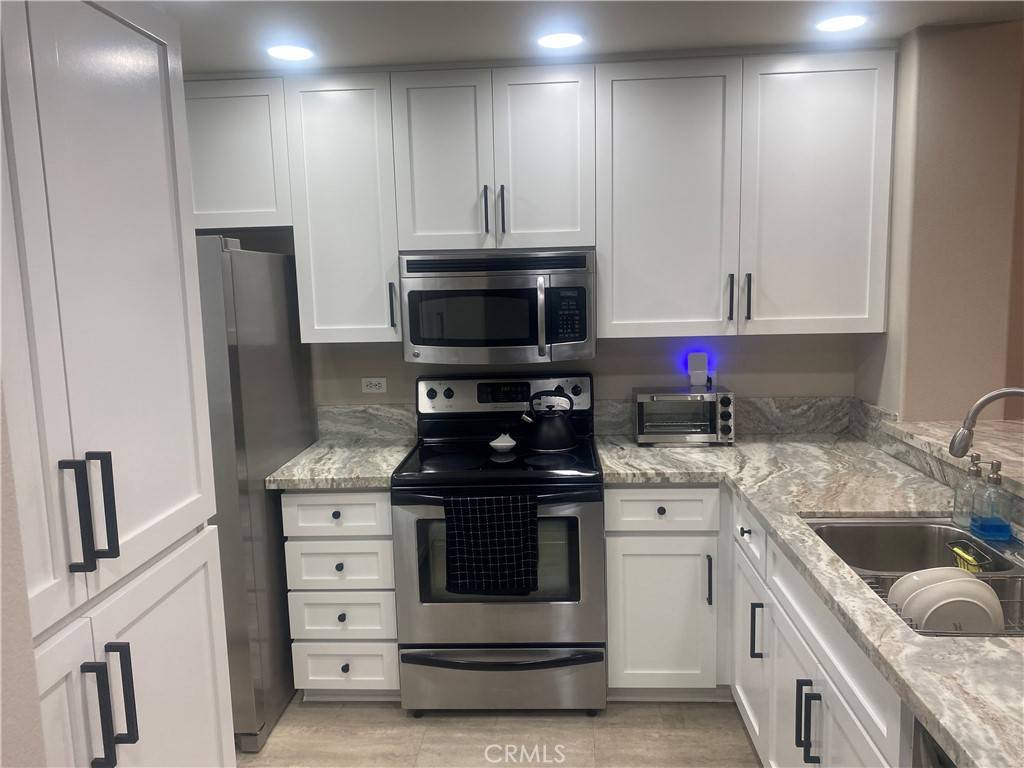 Irvine, CA 92612,2233 Martin #208