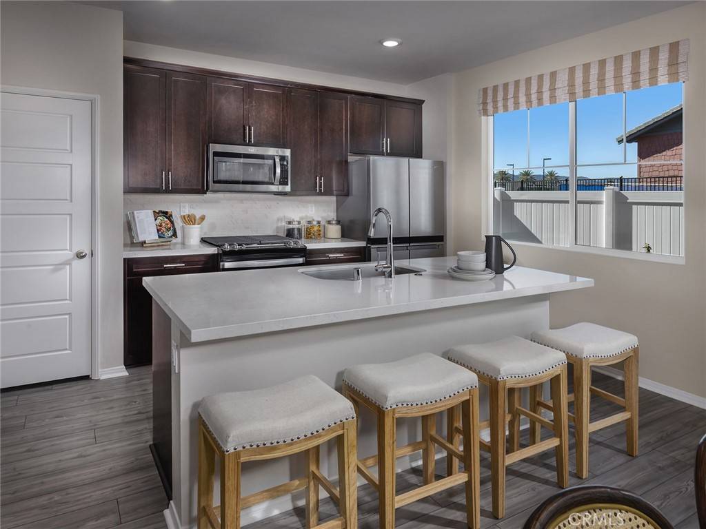 Redlands, CA 92374,2141 Bergamot ST