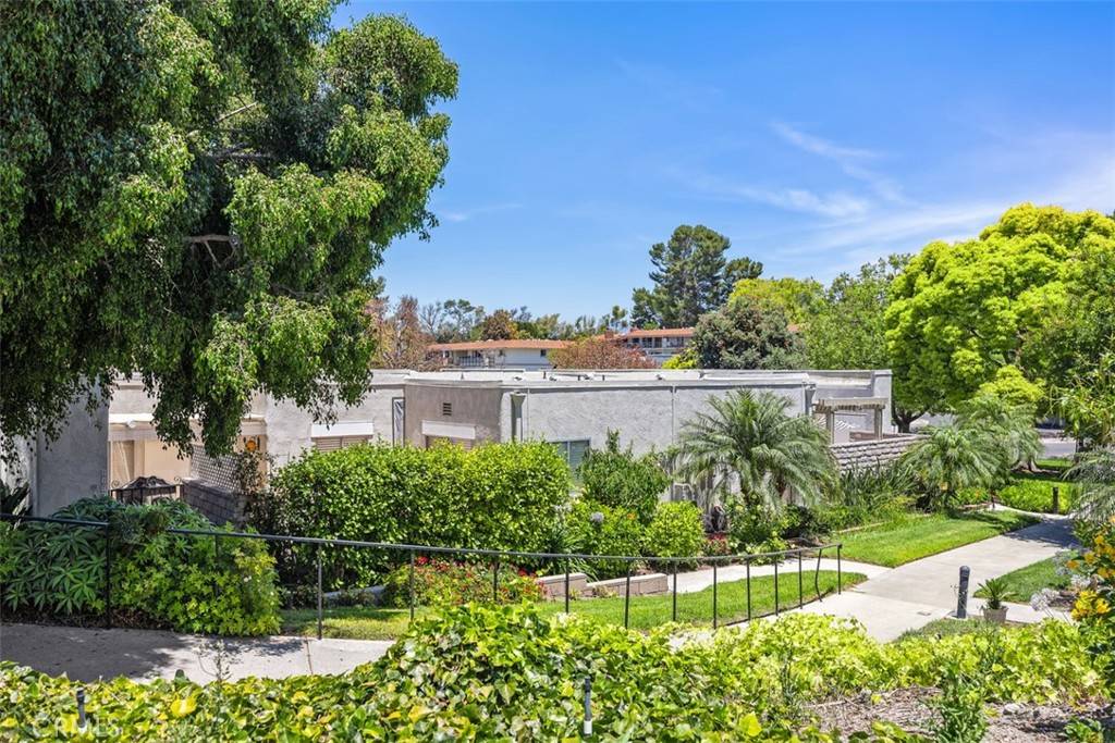 Laguna Woods, CA 92637,2272 Via Mariposa E #D
