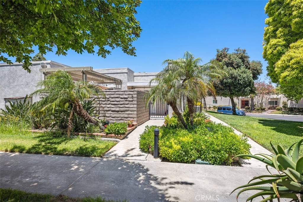 Laguna Woods, CA 92637,2272 Via Mariposa E #D