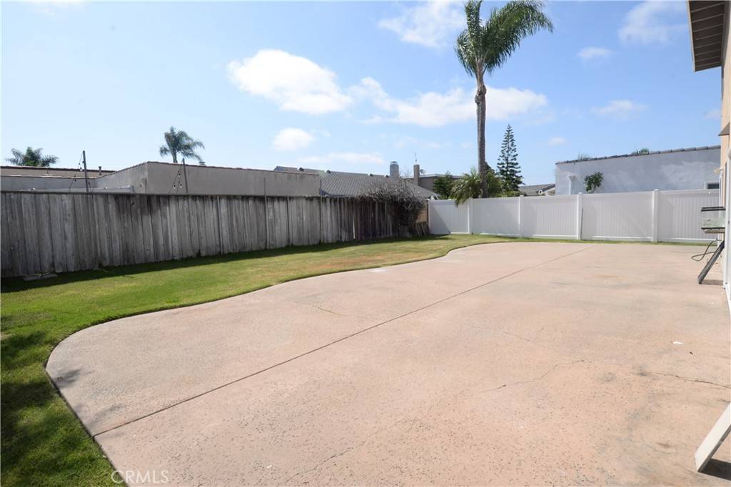 Huntington Beach, CA 92646,21081 Strathmoor LN