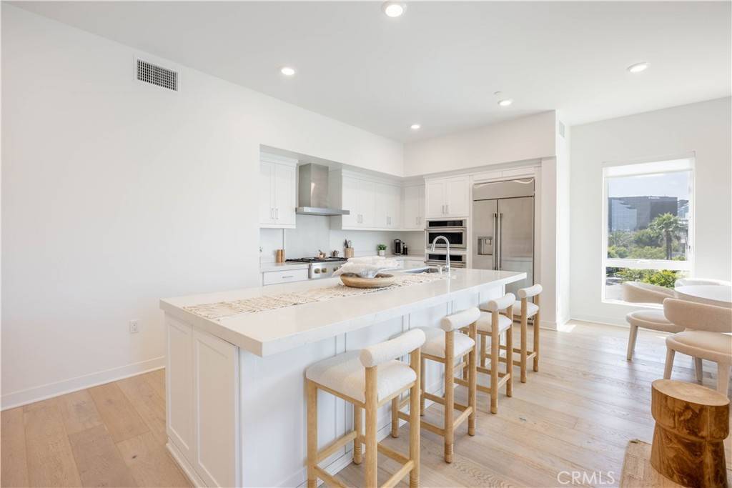 Irvine, CA 92612,3400 Rivington