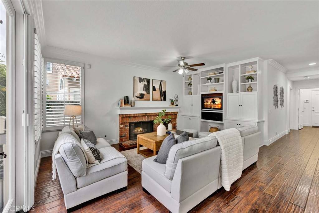 Tustin, CA 92782,2201 Marselina
