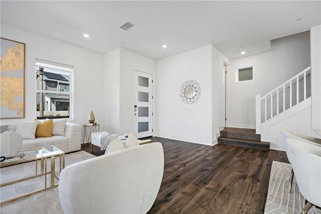 Irvine, CA 92618,392 Baluster