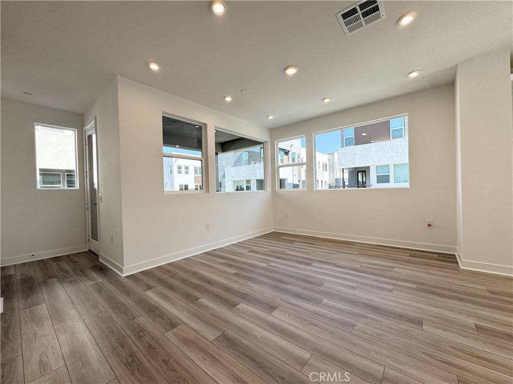 Santa Ana, CA 92705,661 S Lyon St