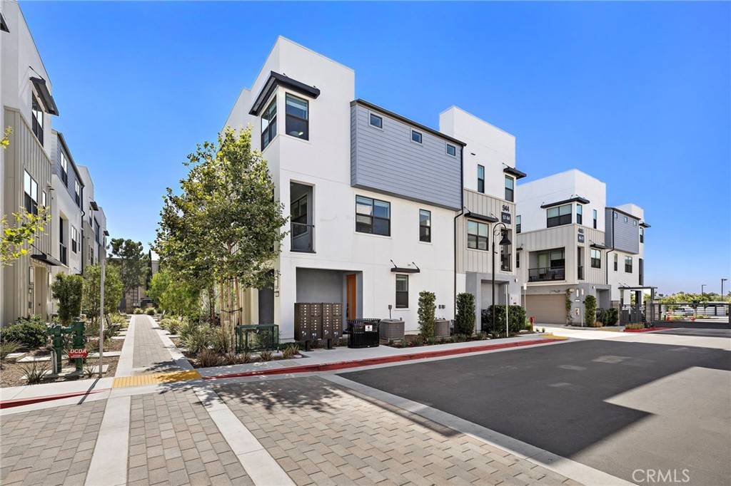 Ontario, CA 91764,944 N Divino Privado #57