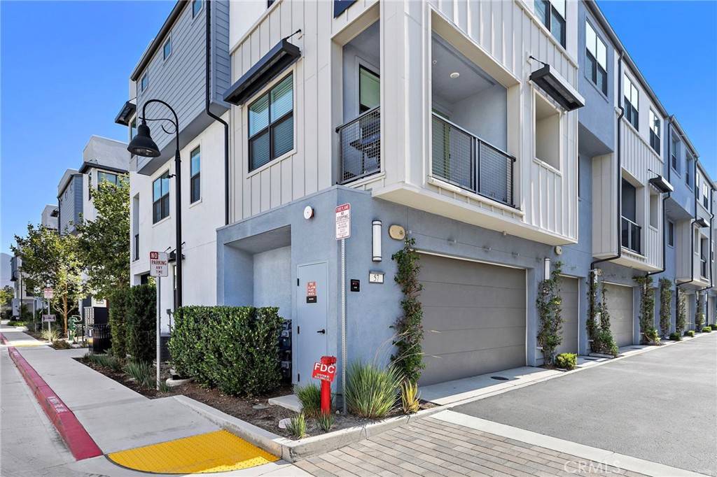 Ontario, CA 91764,944 N Divino Privado #57