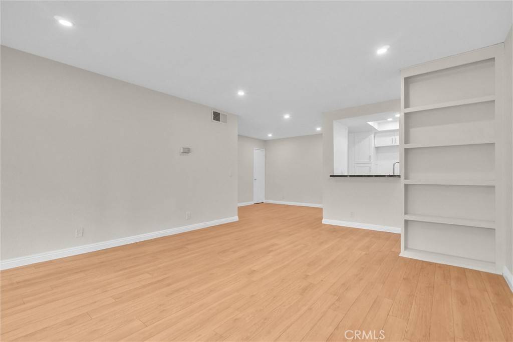 Santa Ana, CA 92701,600 W 3rd ST #C207
