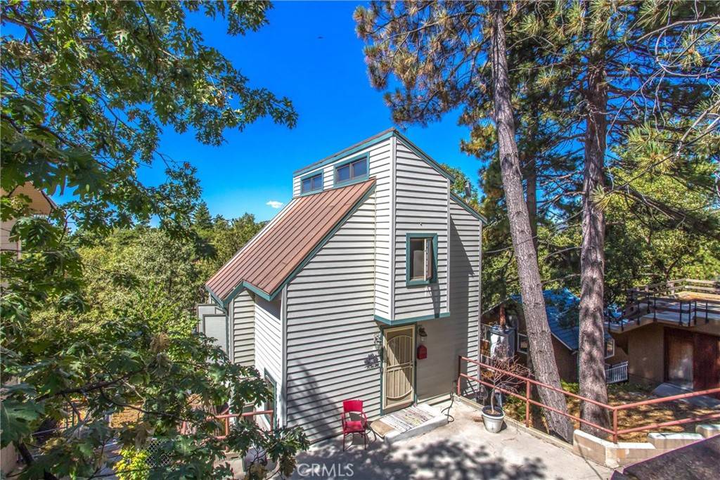 Running Springs, CA 92382,30421 Live Oak DR