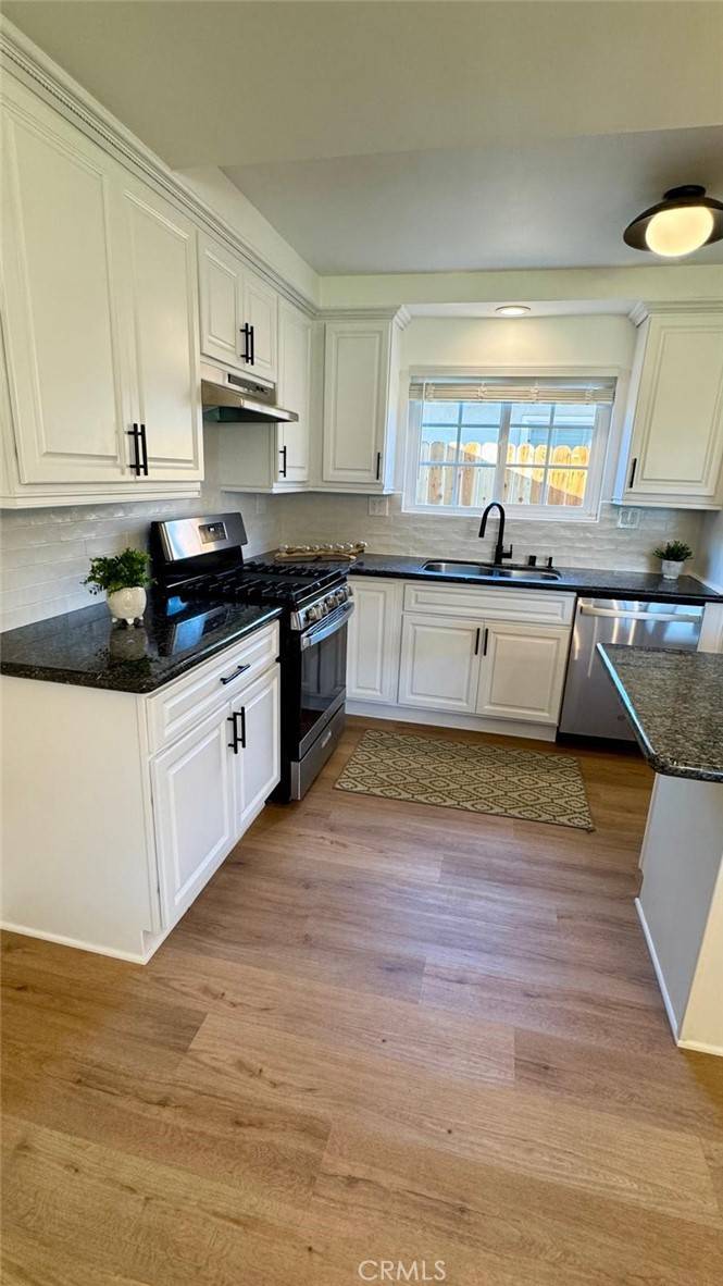Santa Ana, CA 92704,1502 W Hemlock WAY