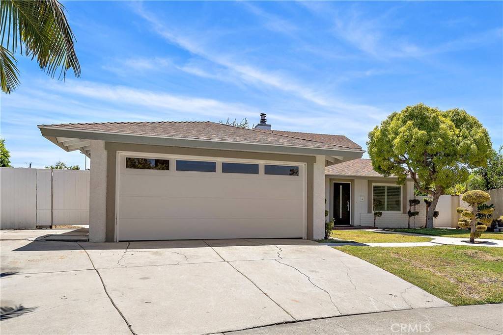 Santa Ana, CA 92707,822 E Borchard AVE
