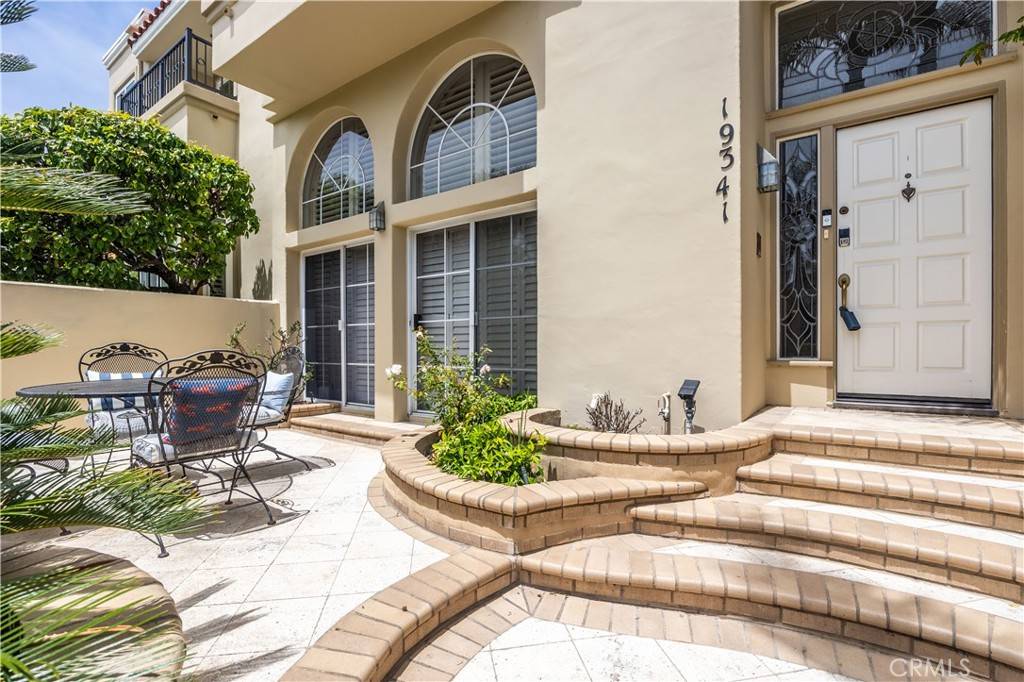 Huntington Beach, CA 92648,19341 Sawgrass LN