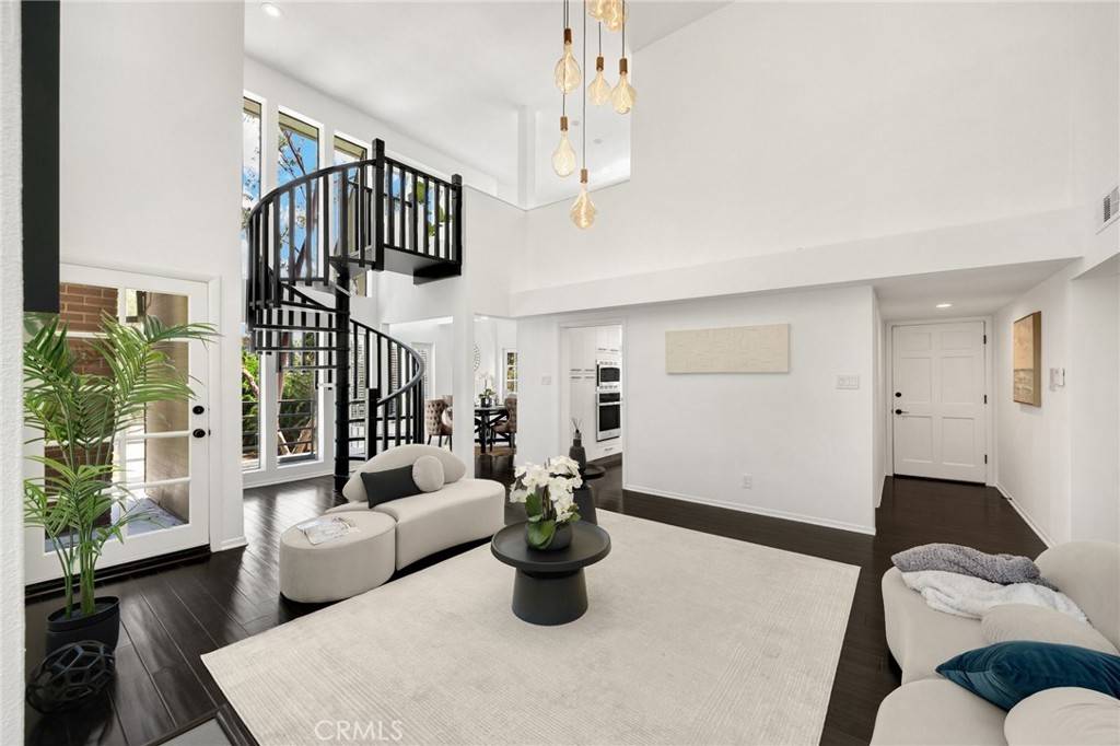 Los Angeles, CA 90049,11601 Montana AVE #7