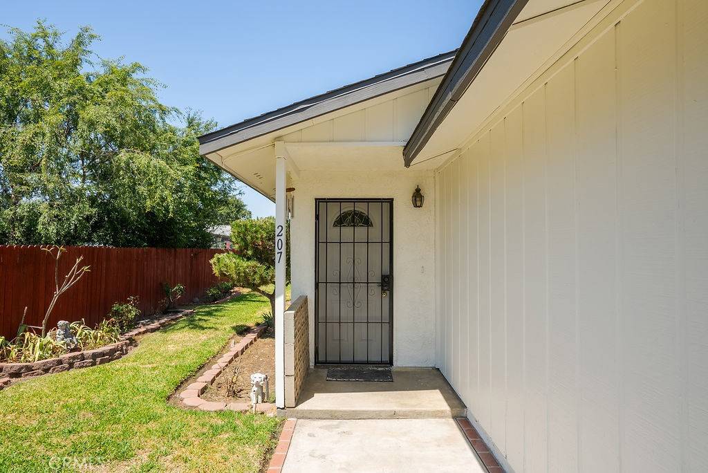 Azusa, CA 91702,207 N Pasadena AVE
