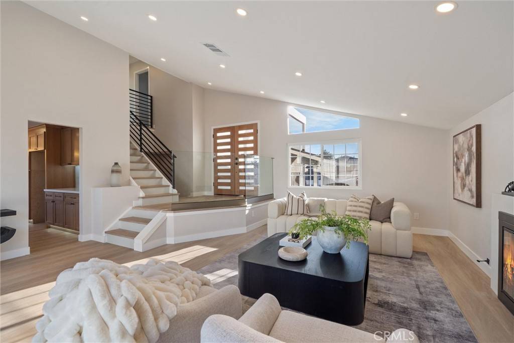 La Palma, CA 90623,7372 Brian LN