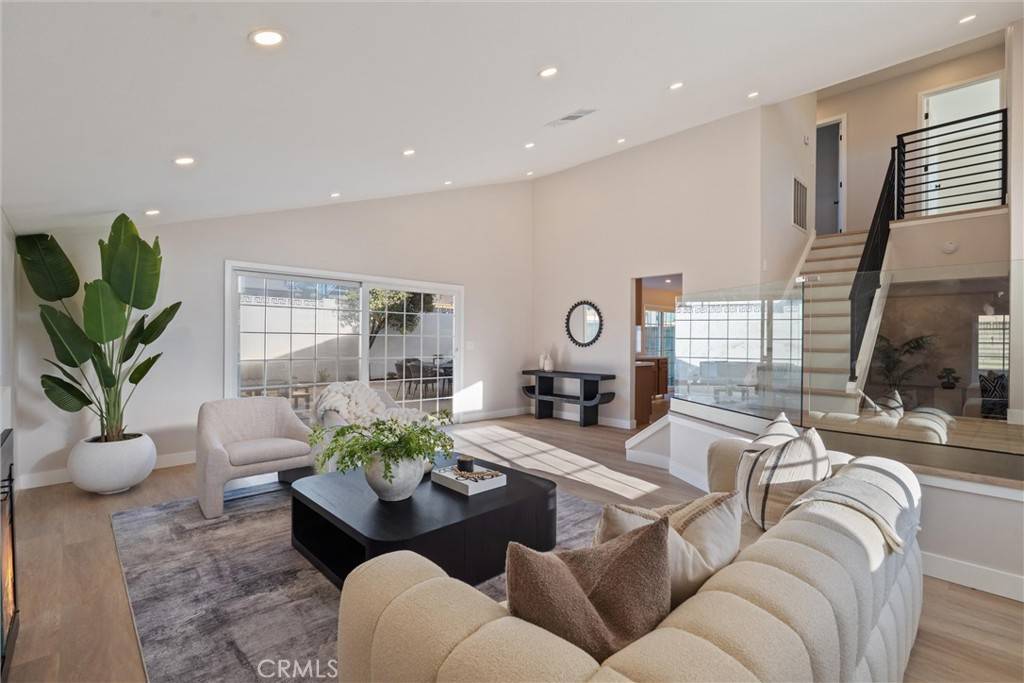 La Palma, CA 90623,7372 Brian LN