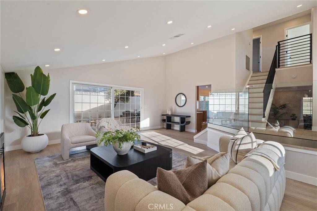 La Palma, CA 90623,7372 Brian LN