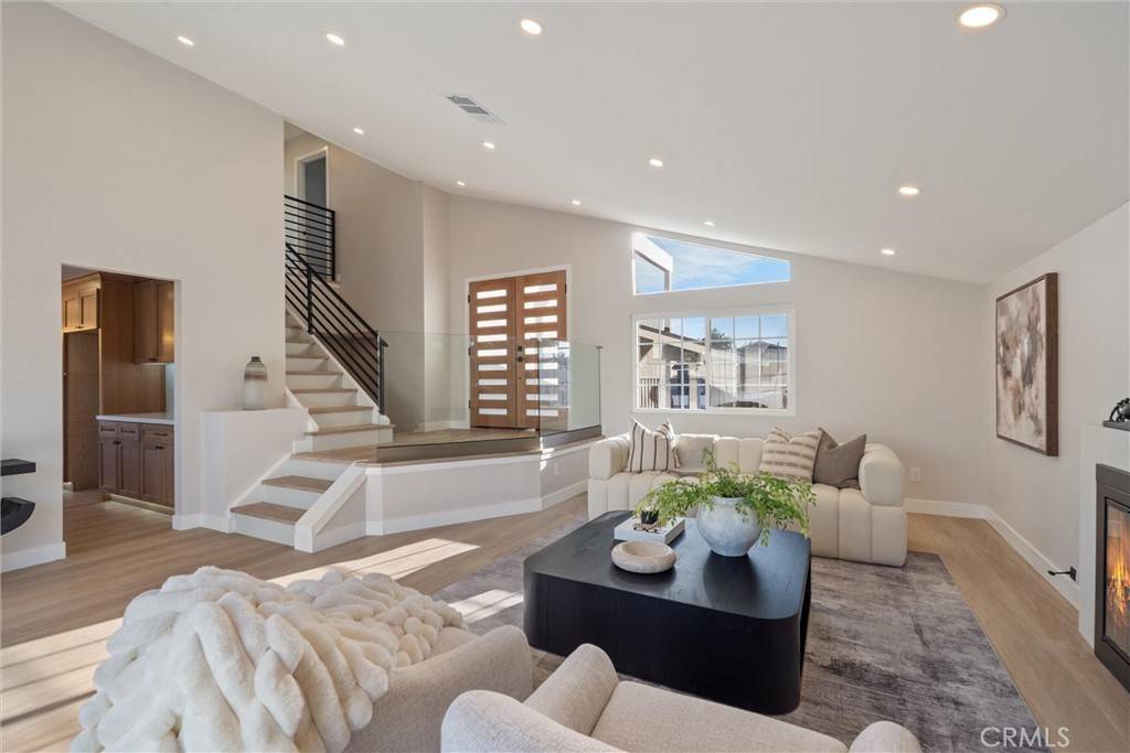 La Palma, CA 90623,7372 Brian LN