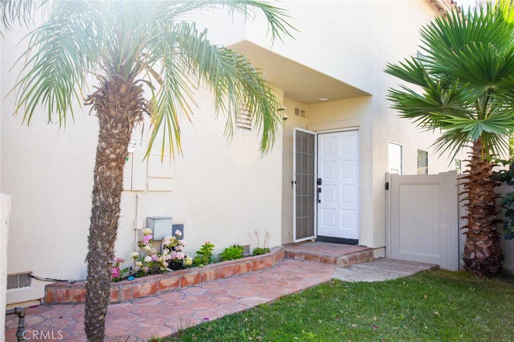 Anaheim, CA 92808,8227 E White Fir LN