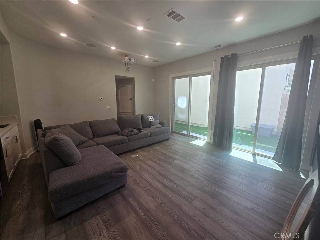 Irvine, CA 92618,128 Catalyst