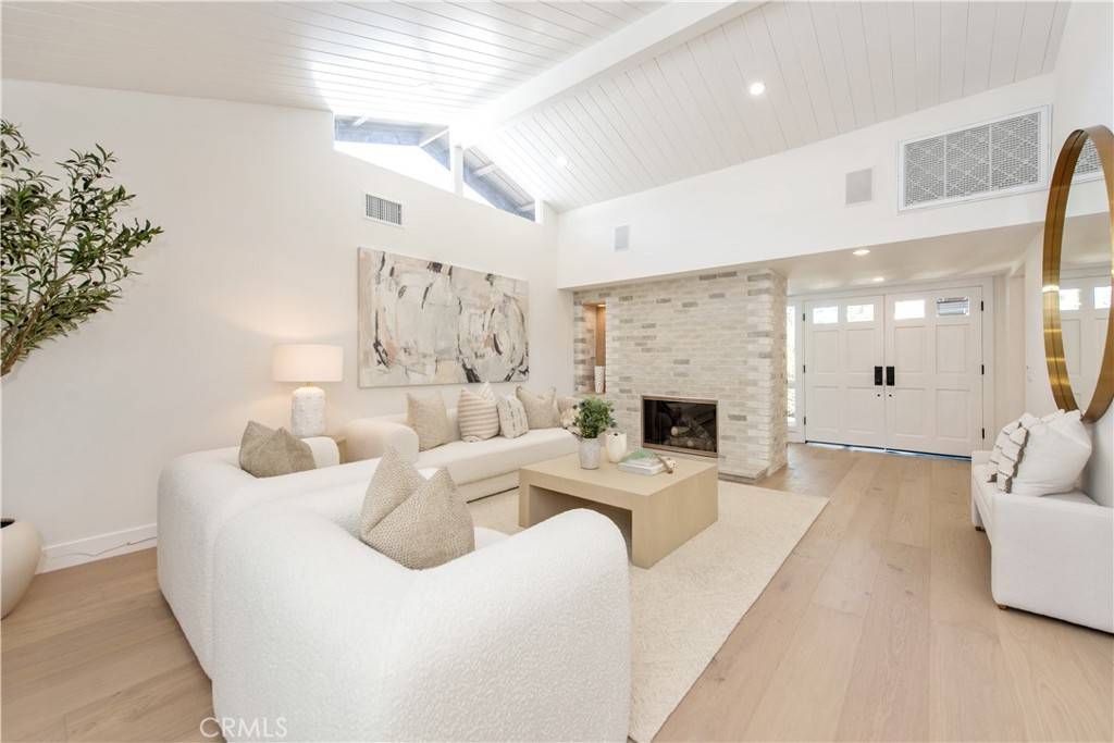Irvine, CA 92603,19281 Sierra Inez RD