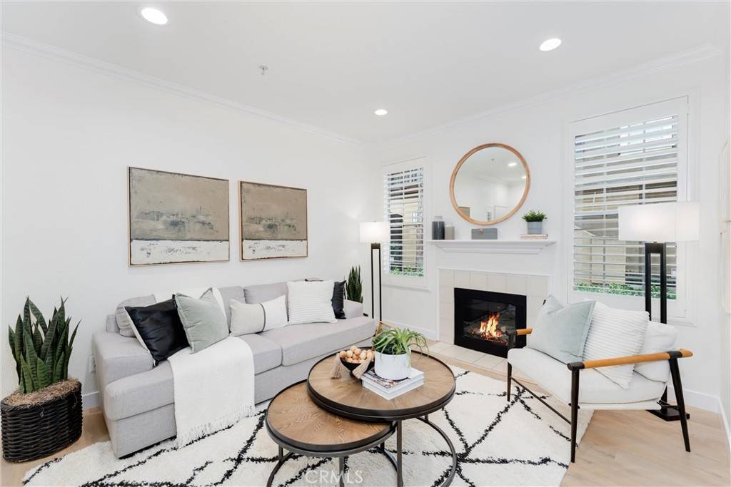 Tustin, CA 92782,239 Gallery WAY