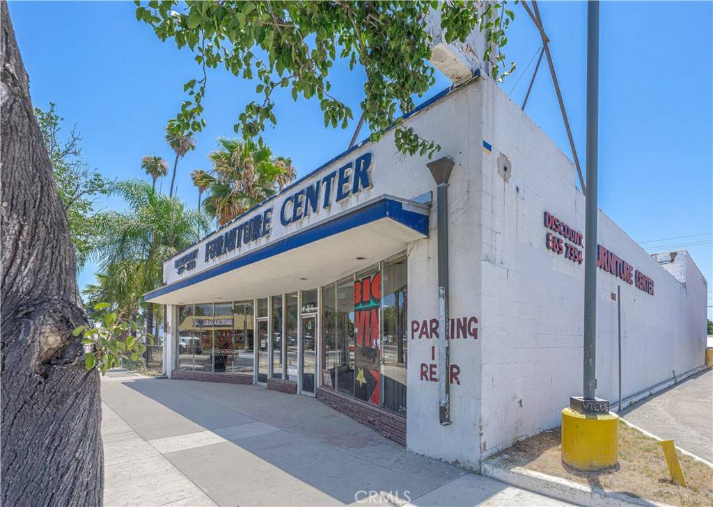 Pomona, CA 91767,520 E Holt AVE