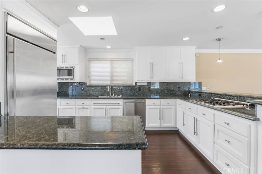 Manhattan Beach, CA 90266,209 Crest DR